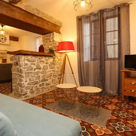 Du Charme Medieval Conciergeriedamecarcas Apartment *
